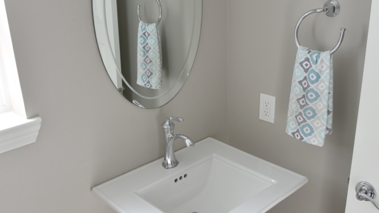 5 Tips To Avoid A Cramped Up Feel In A Small Bathroom